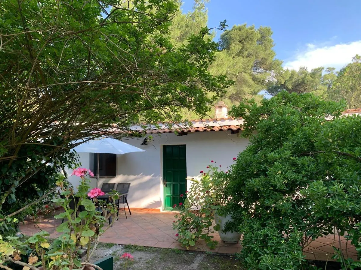 Villa Giulia Lecce 0*,